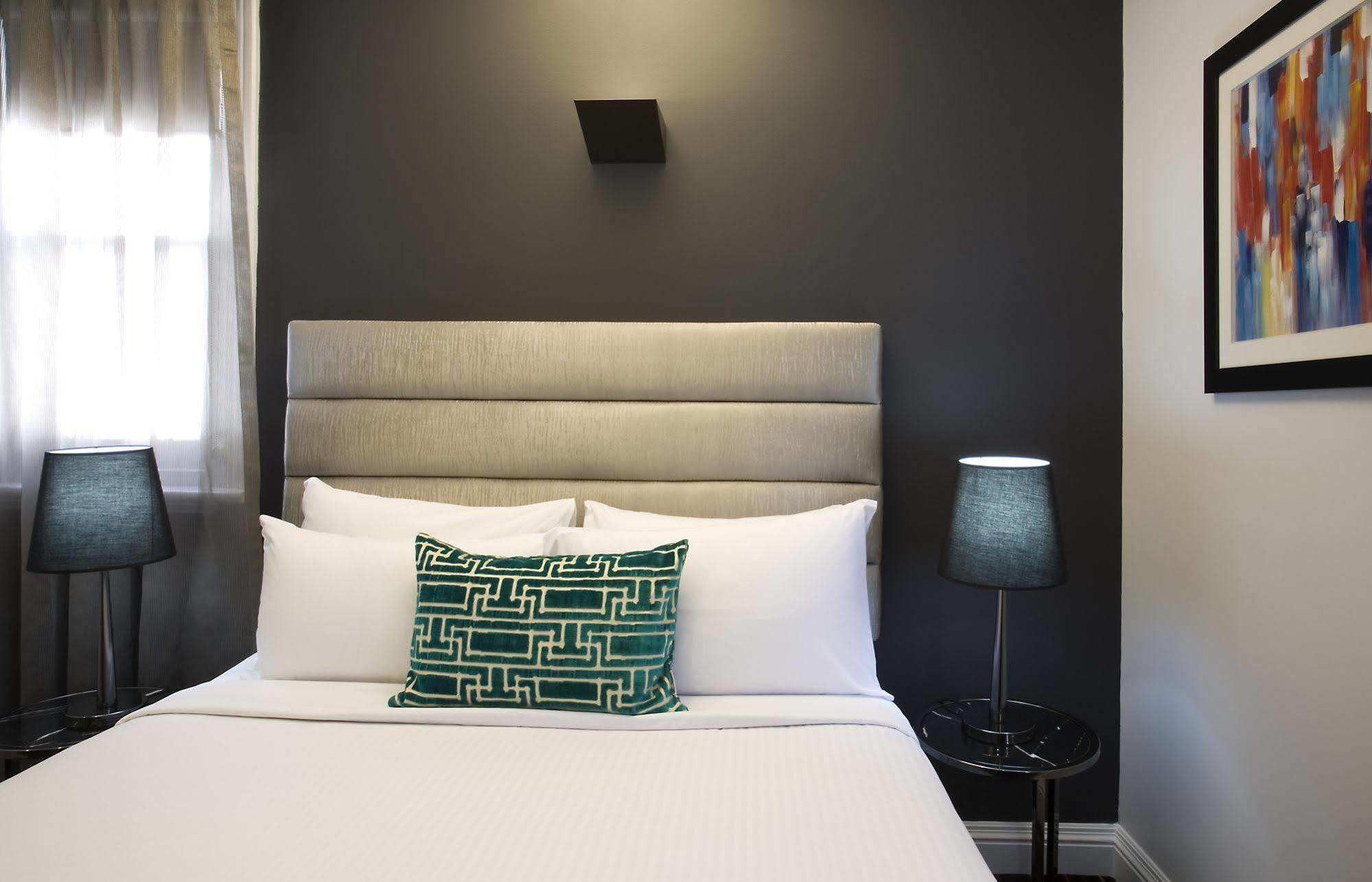 Challis Potts Point 3*
