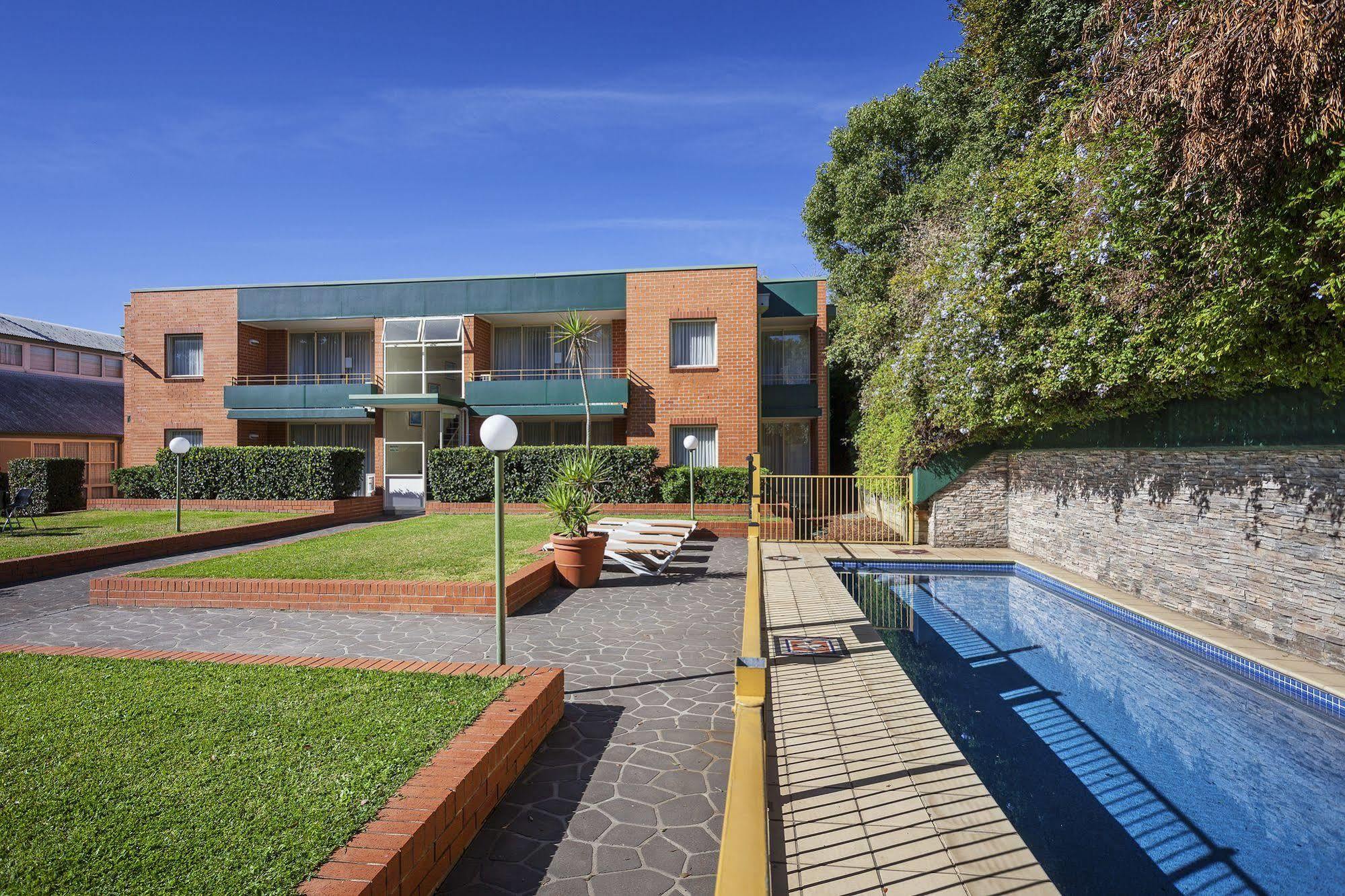 Apx Parramatta Aparthotel