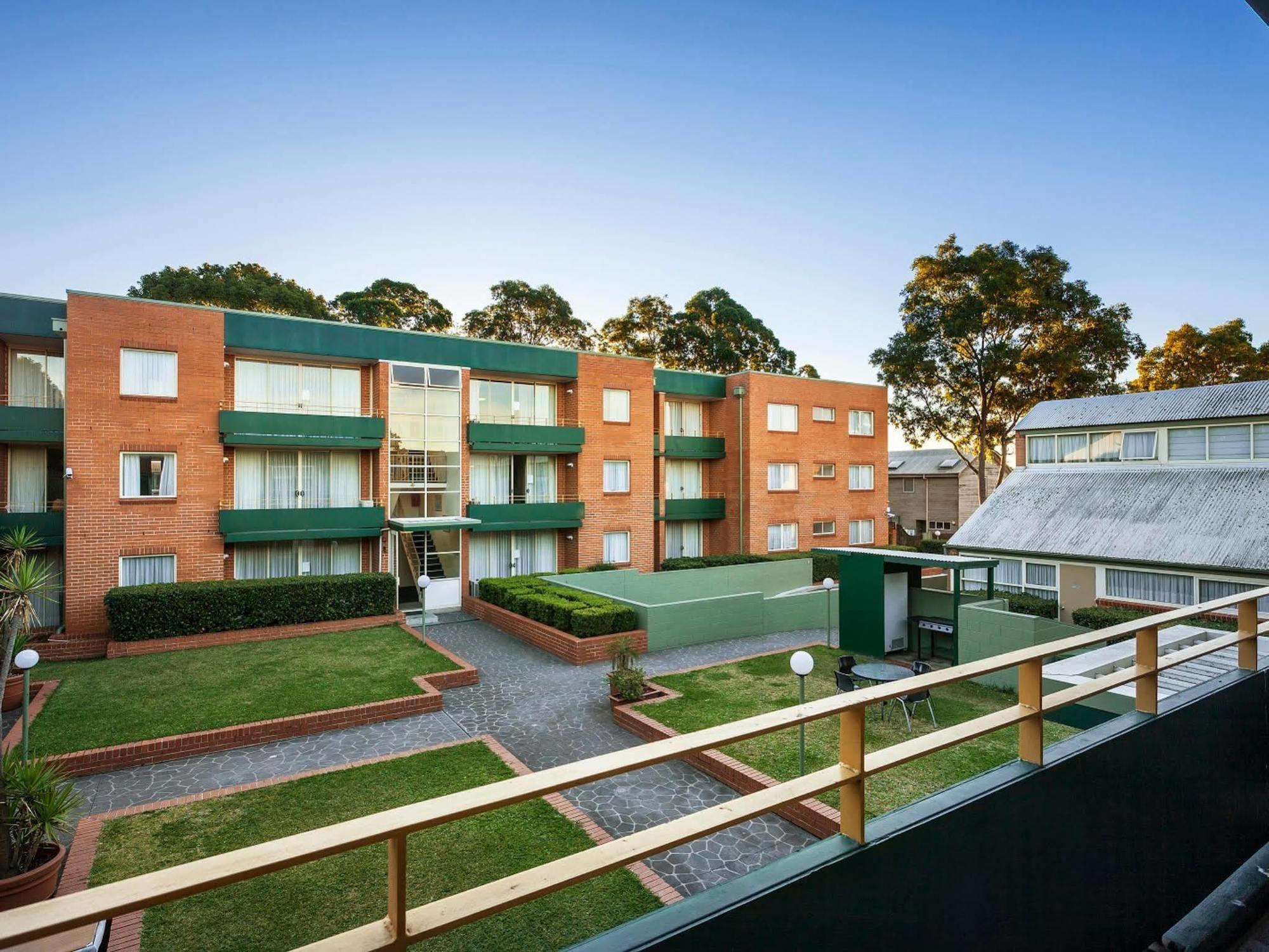 Apx Parramatta Aparthotel