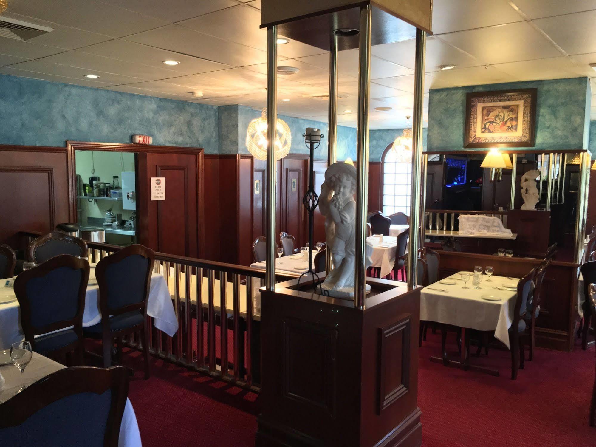 Town And Country Motel 3*