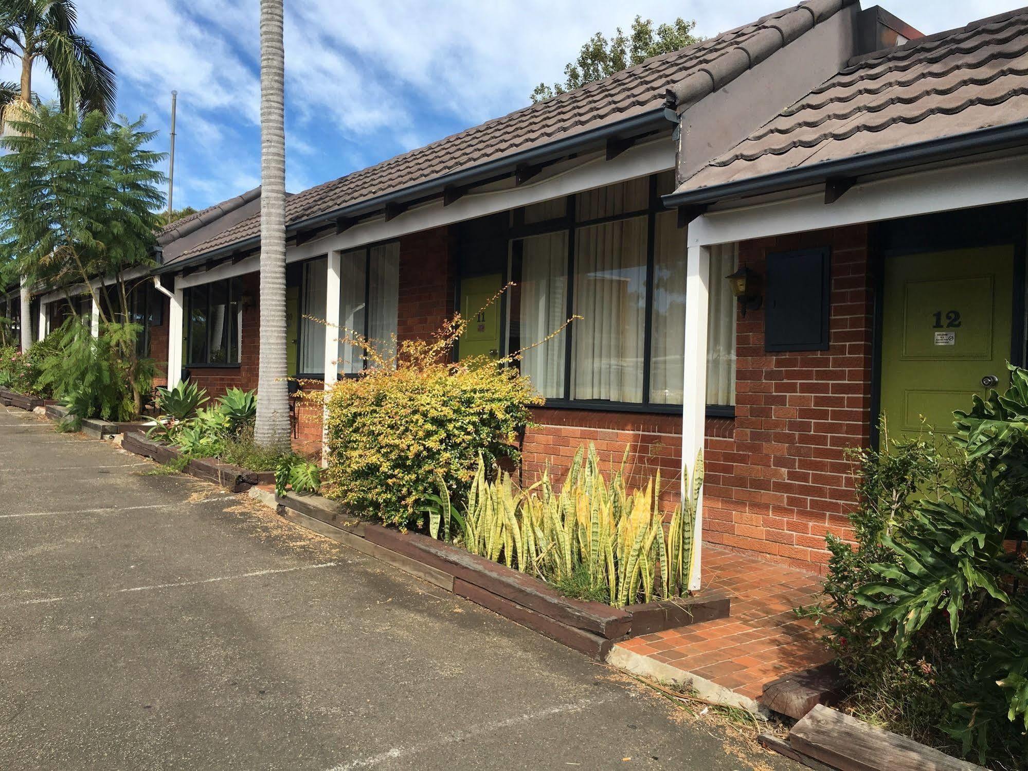 Town And Country Motel 3*