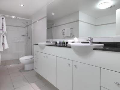 Aparthotel Meriton World Tower, 5*