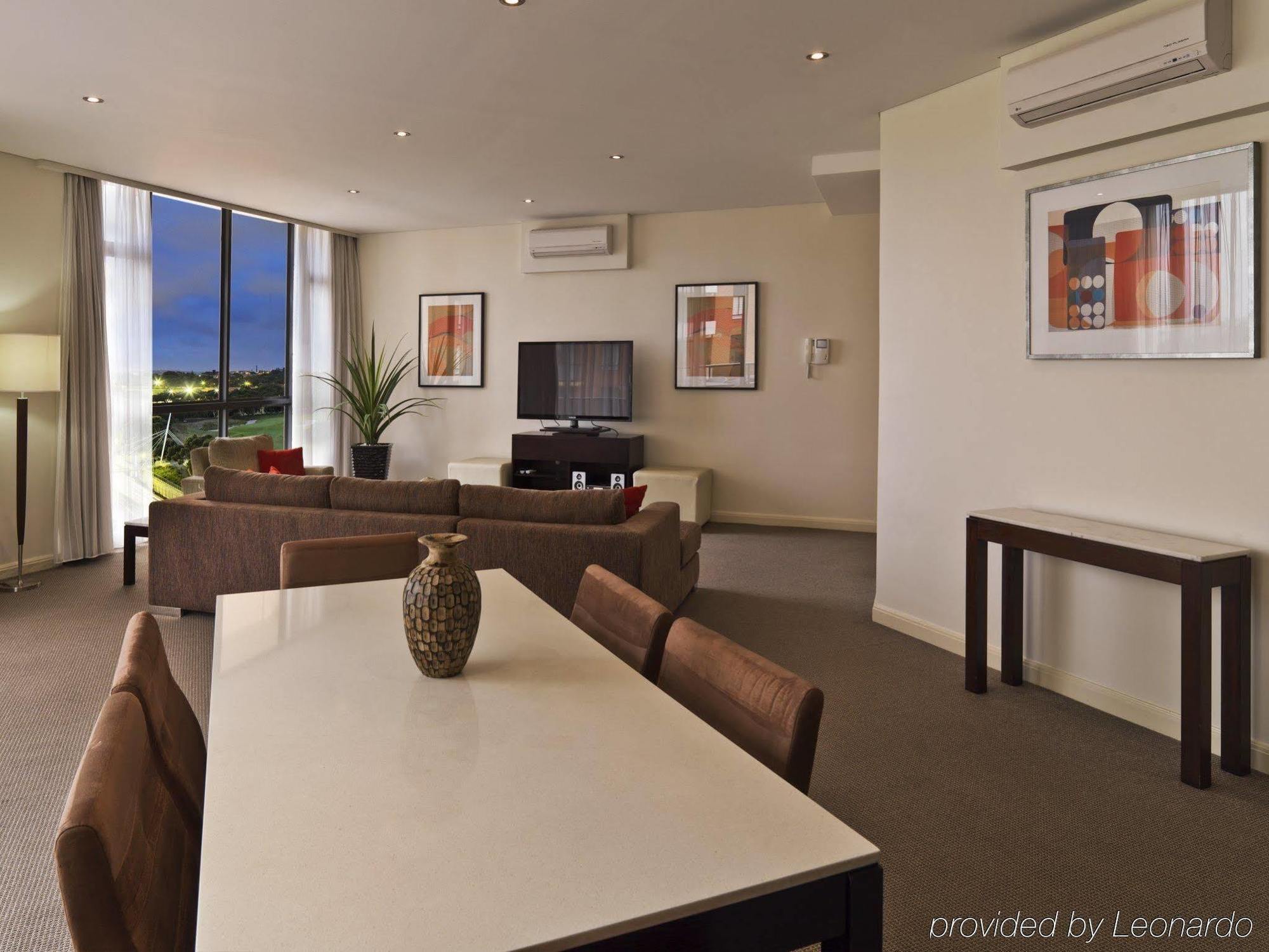 Hotel Meriton Waterloo 5*