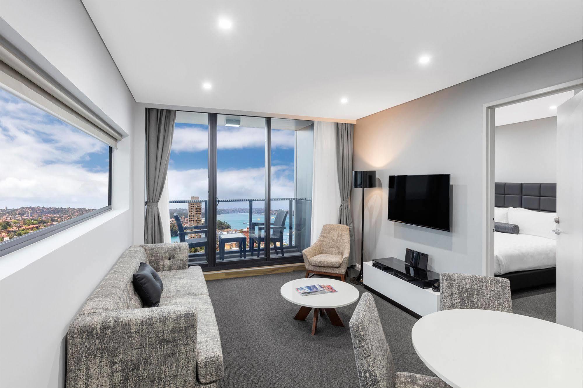 Meriton North Hotel