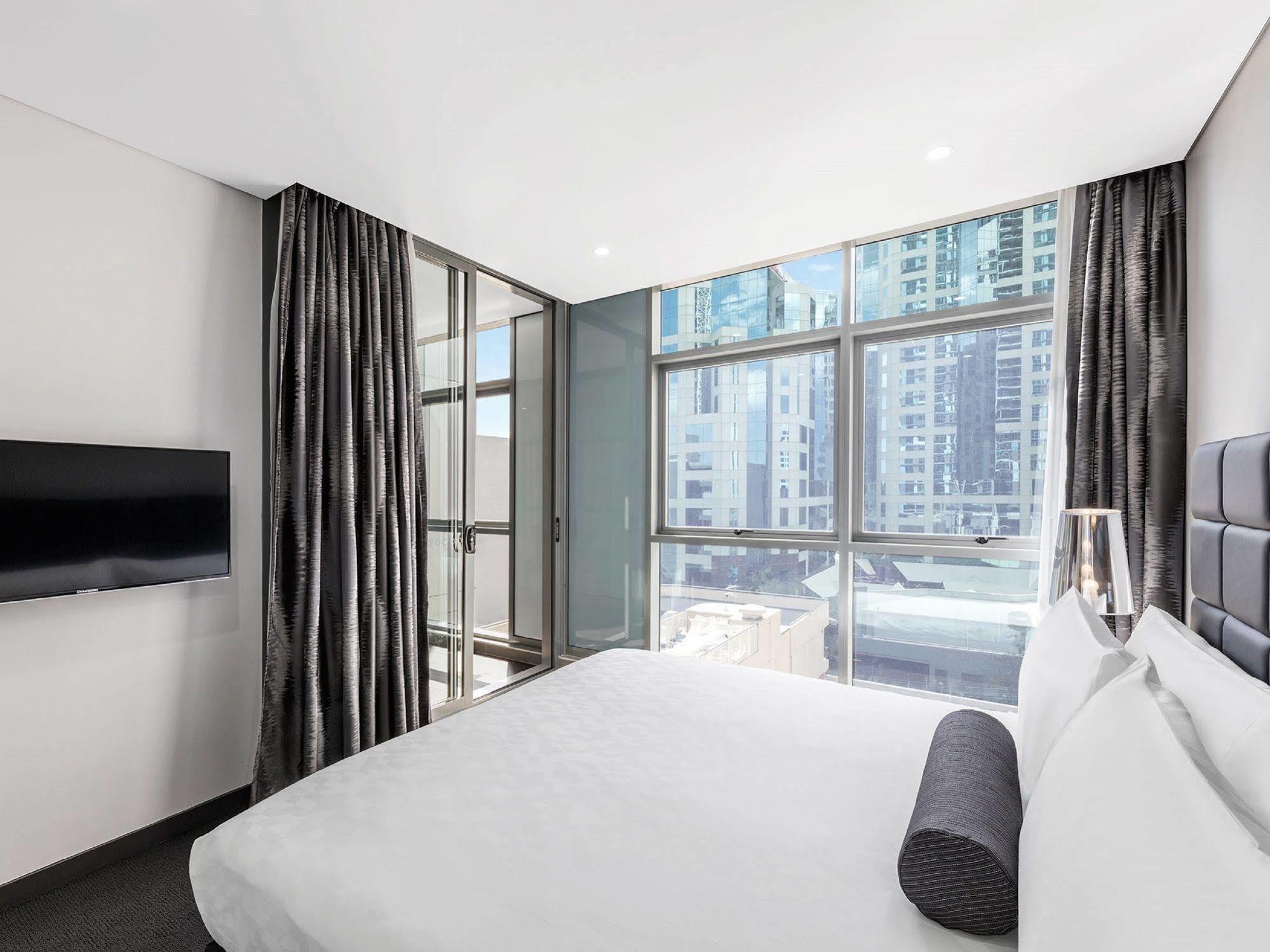 Meriton North 5* Sydney