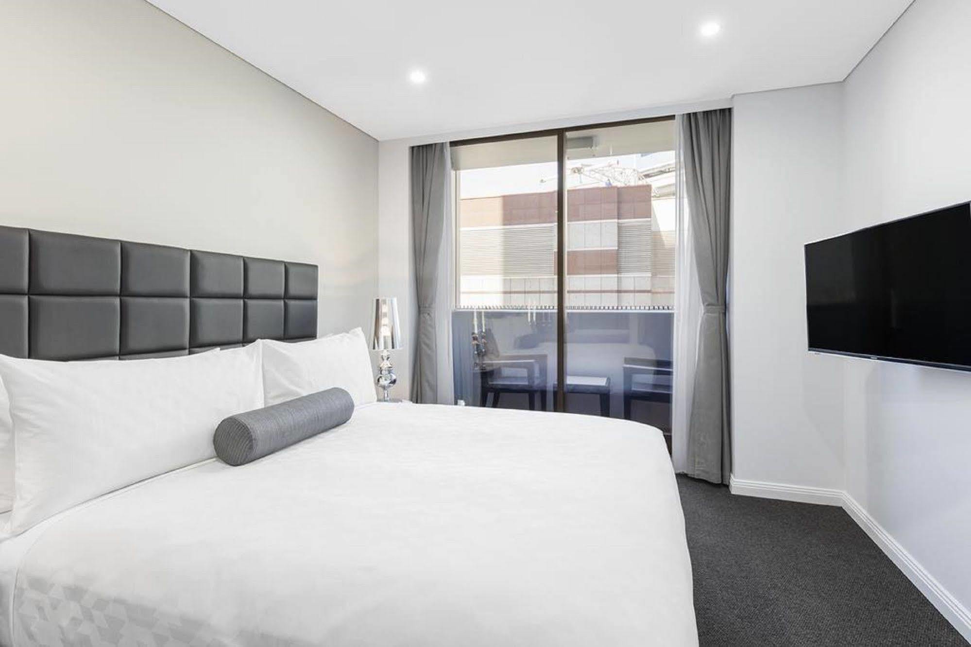 Meriton North 5* Sydney