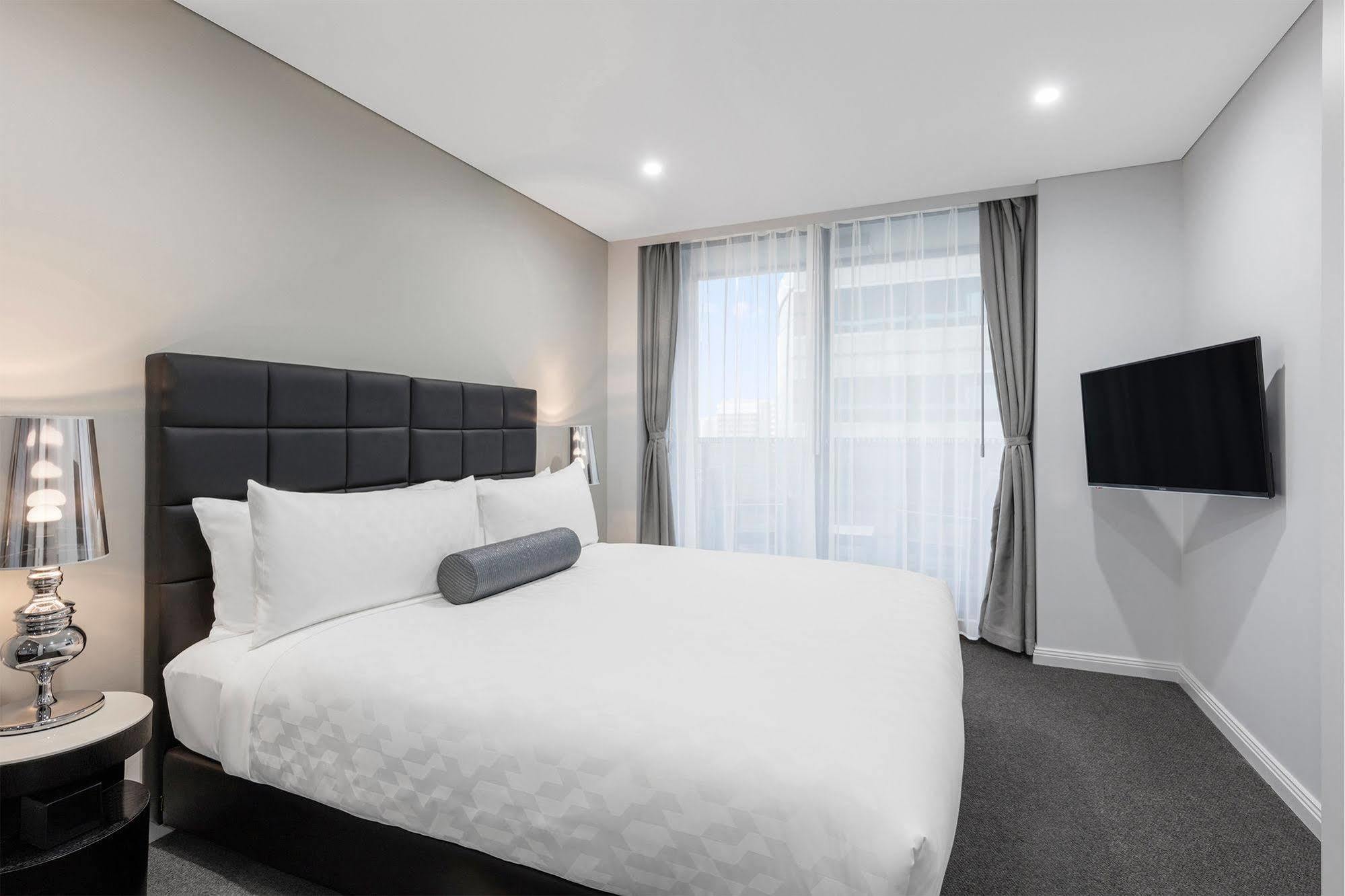 Meriton North 5* Sydney
