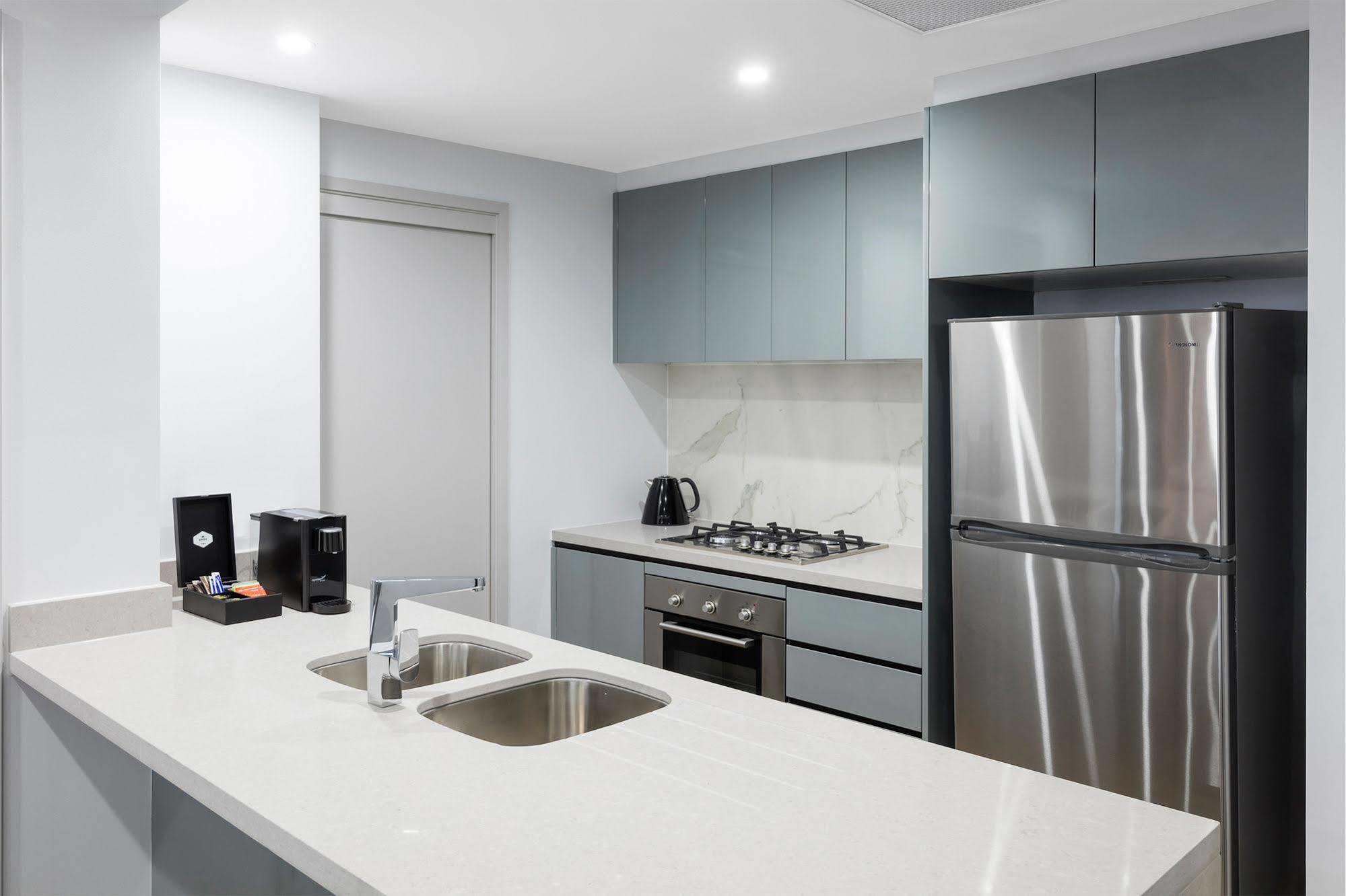 Meriton North Hotel