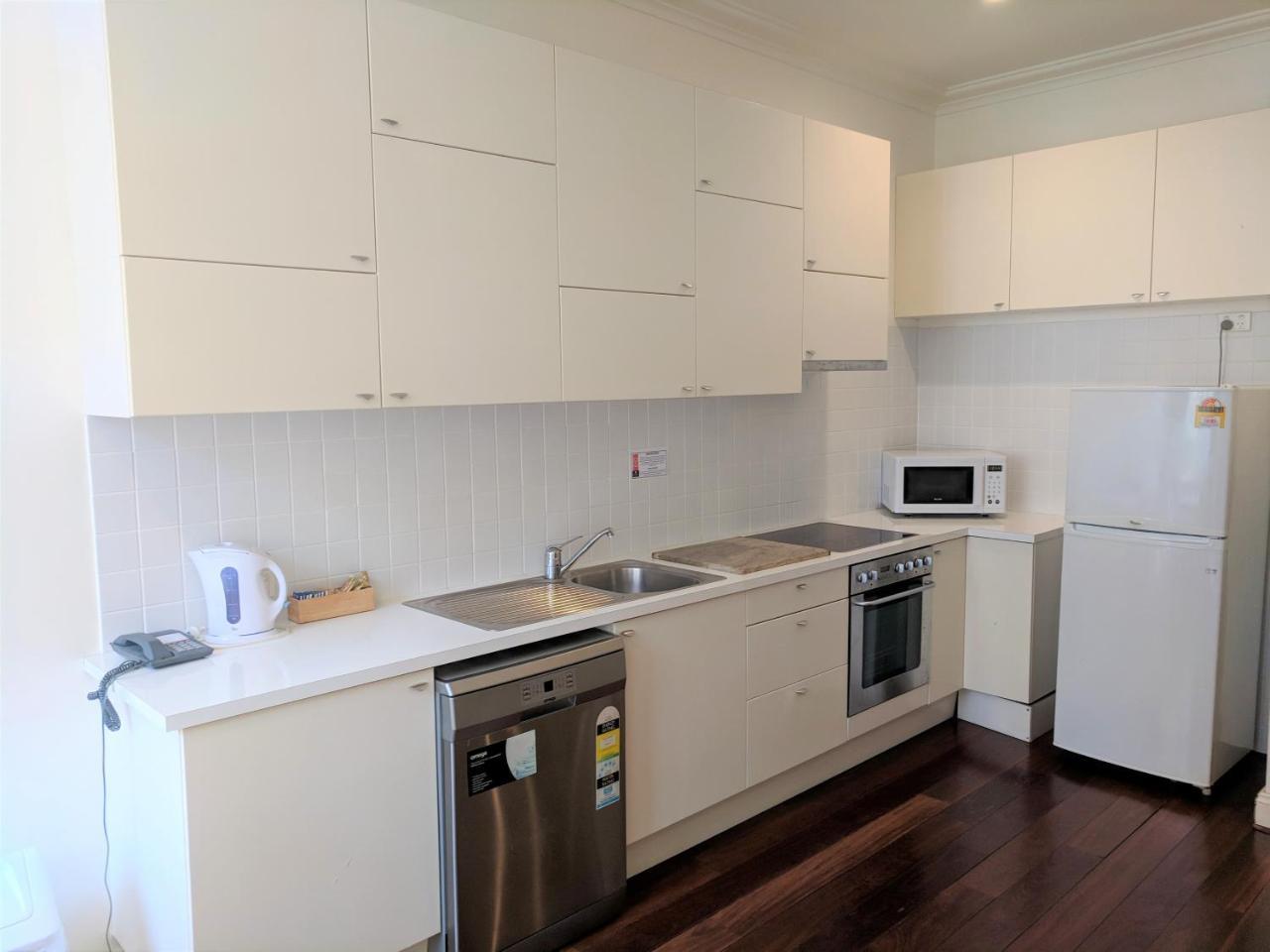 Nesuto Woolloomooloo Aparthotel 3*