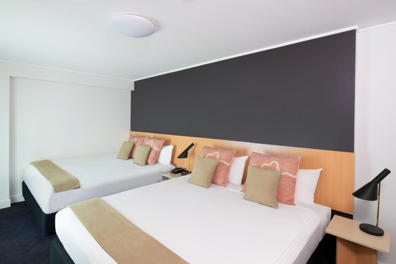 Ibis World Square Hotel 3*