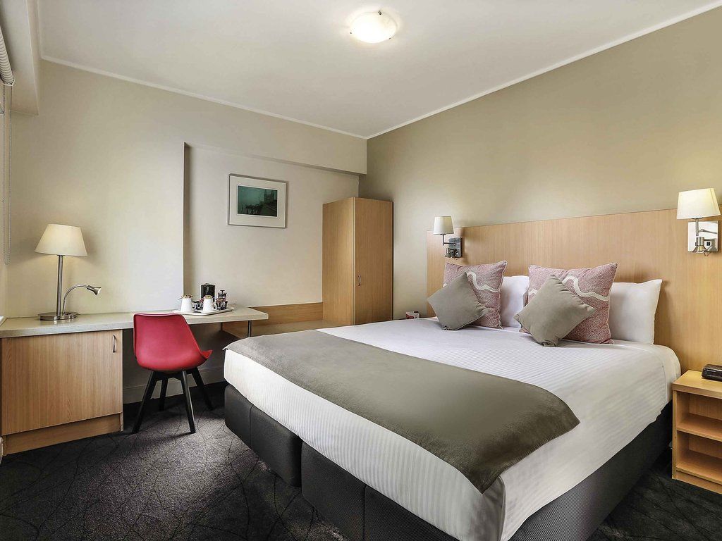 Hotel Ibis World Square 3*