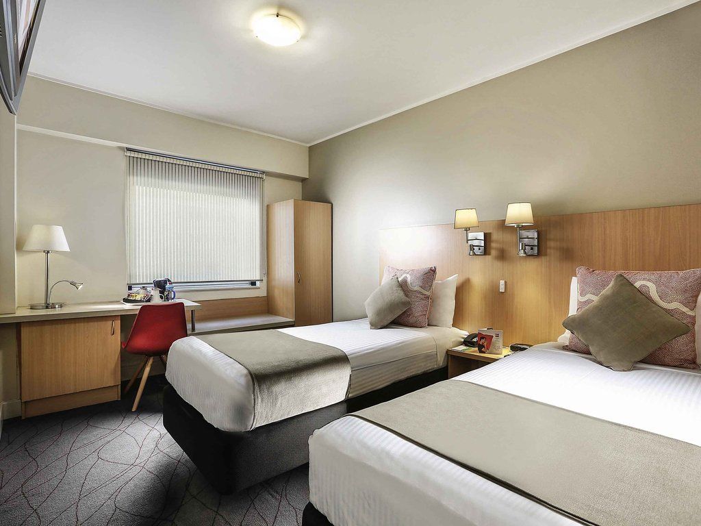 Ibis World Square Hotel 3*