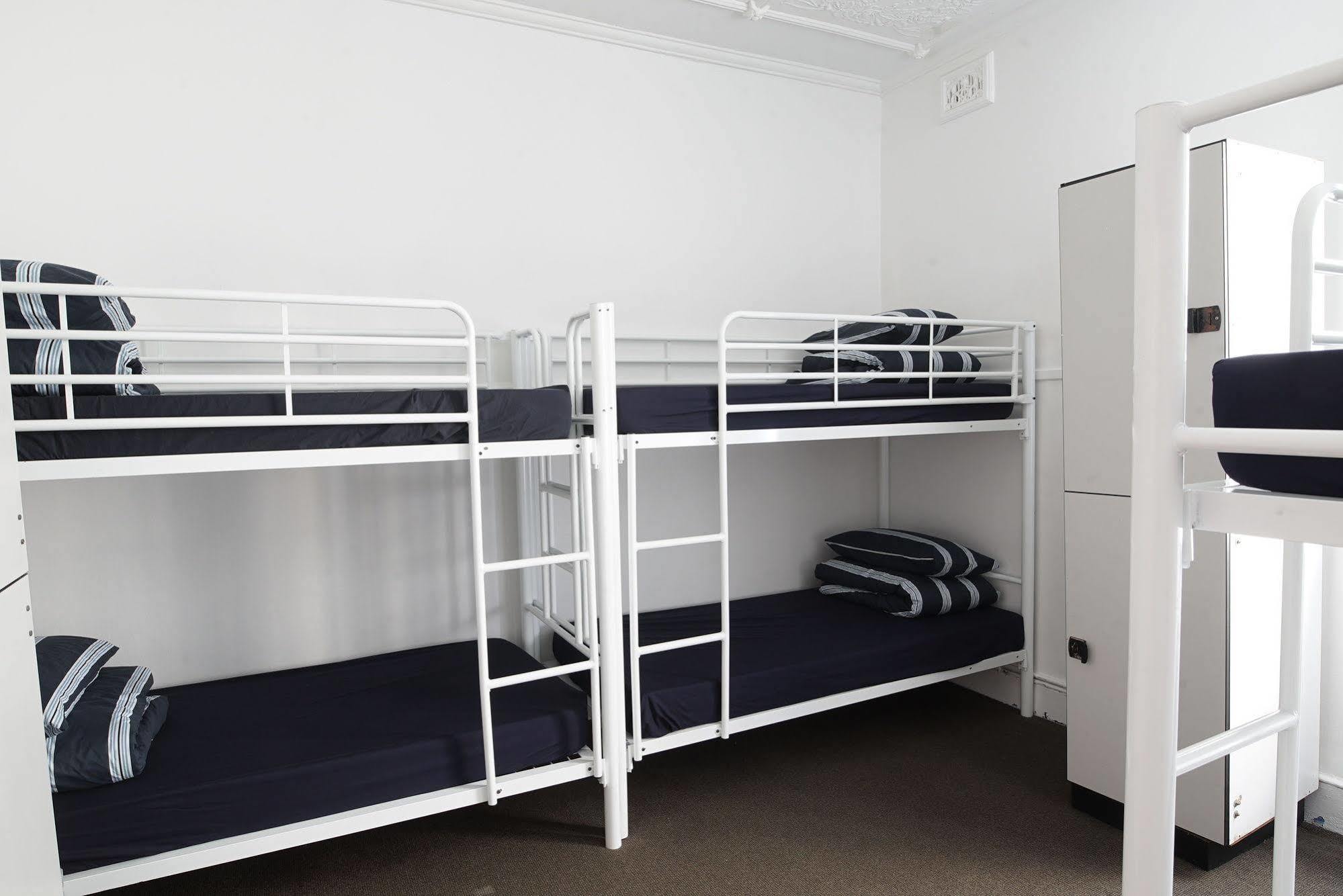 Wake Up! Bondi Hostel *