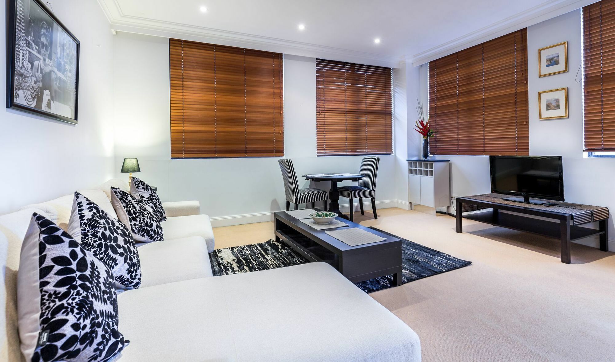 Nesuto Woolloomooloo Aparthotel 3*