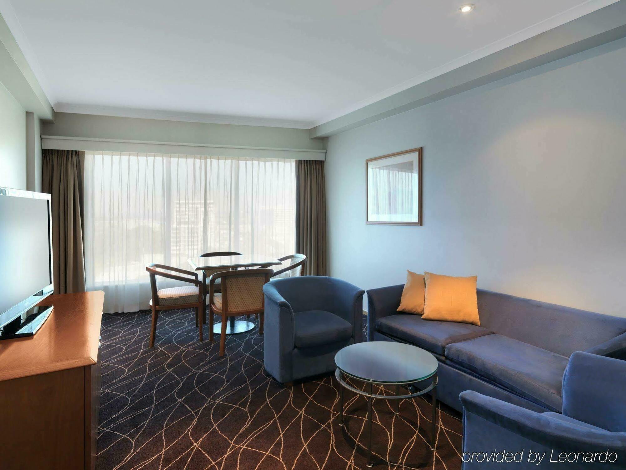 Crowne Plaza Airport By Ihg 4*