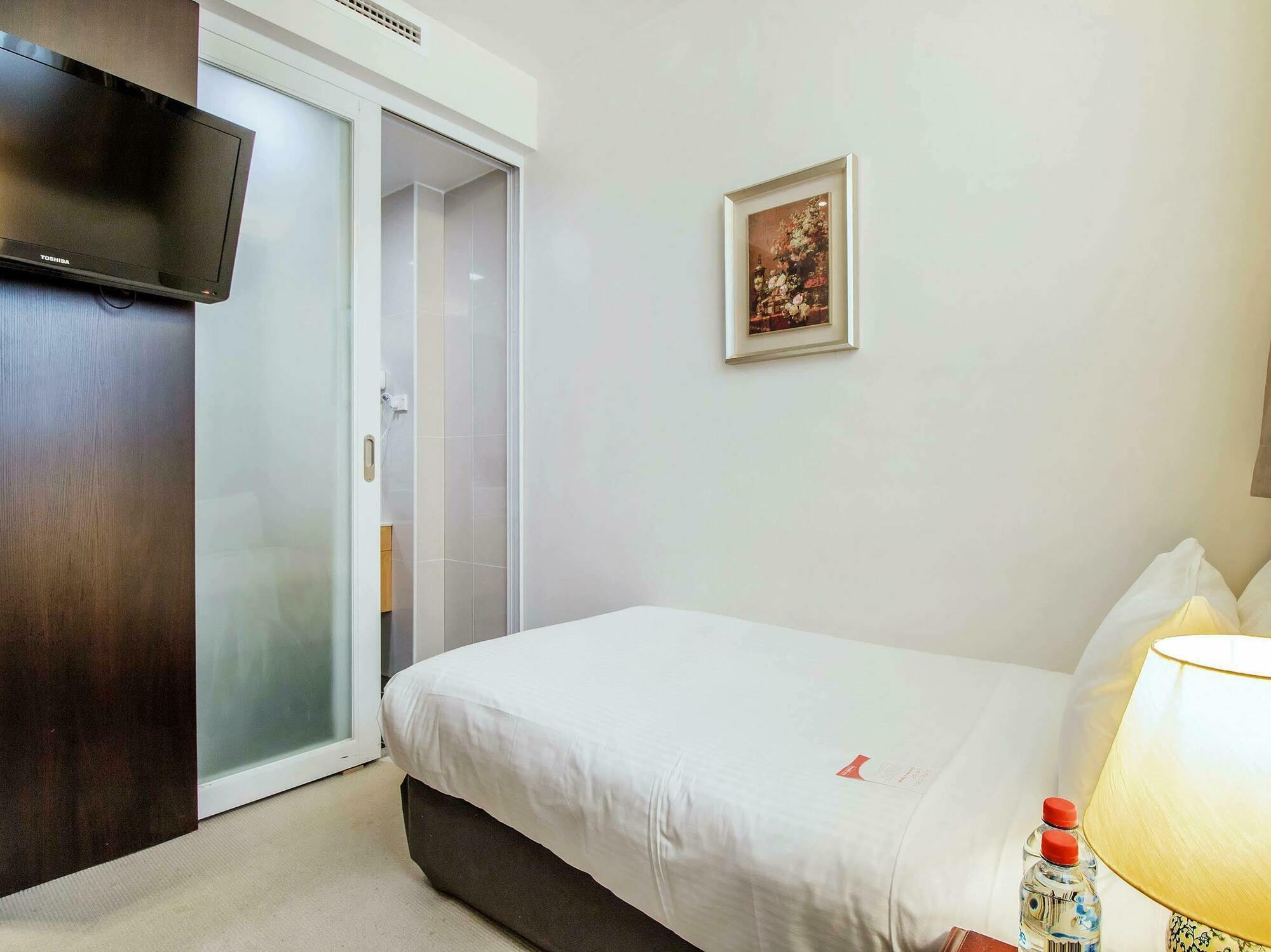 The Clarence 4* Sydney