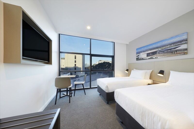 Travelodge Airport 4*
