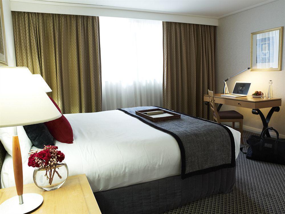 Rydges World Square 4*