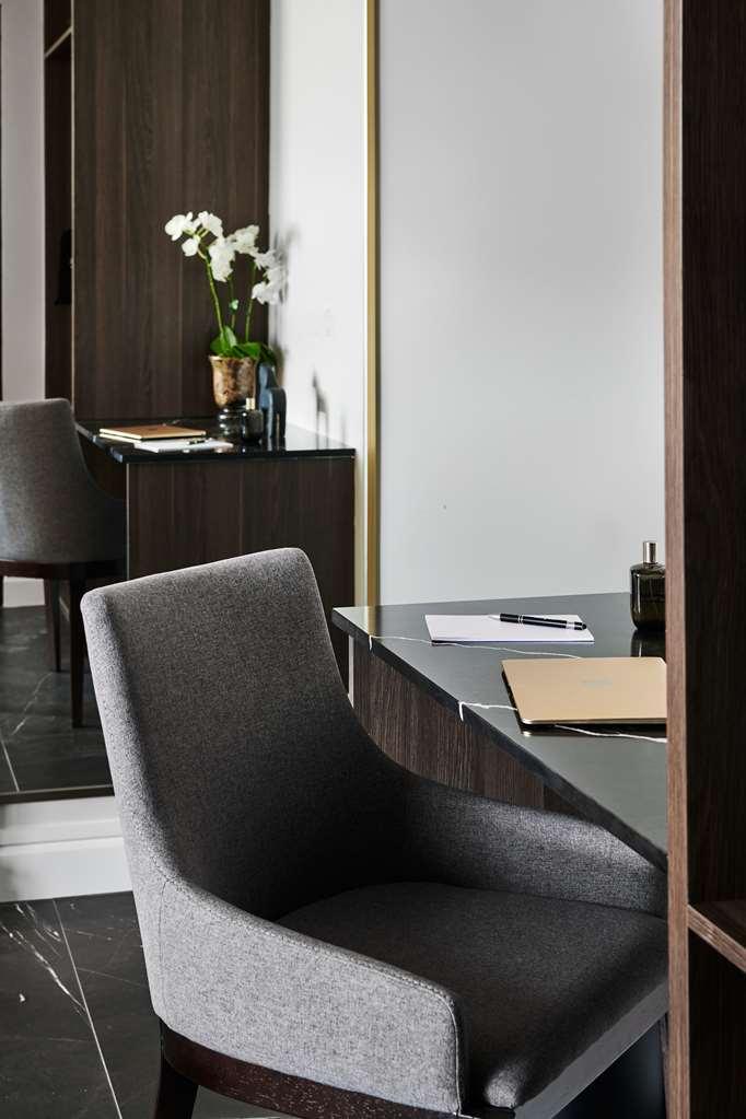 Crowne Plaza Burwood By Ihg Hotel 4*