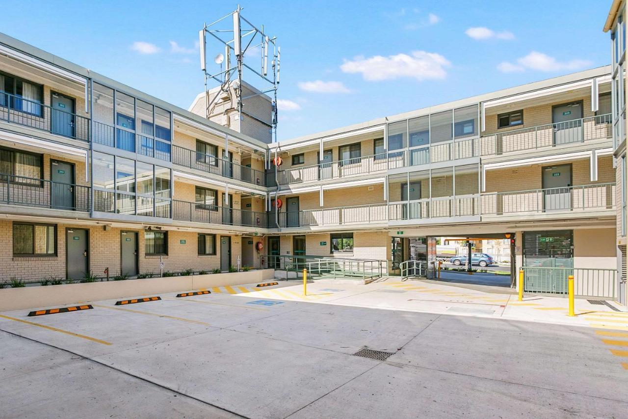 Quality Sunshine Haberfield Hotel 4*