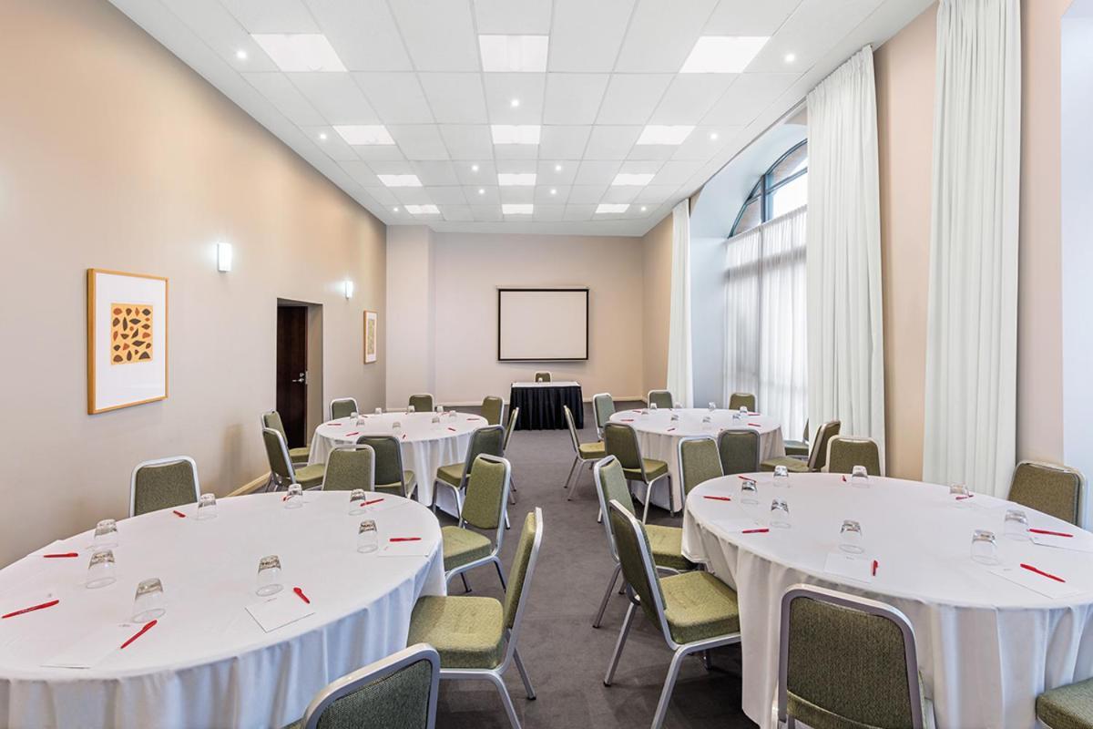 Aparthotel Adina 4*
