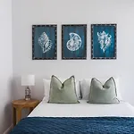 The Clovelly Hotel