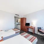 Macleay Hotel
