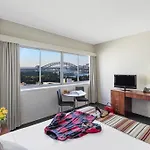Macleay Hotel