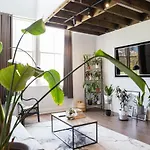Loft-Style Living - Sophisticated Urban Retreat
