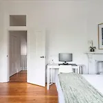 Newtown Nest - Chic Terrace Living Off King Street