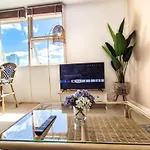 Holiday Style Studio In North Sydney