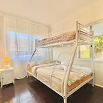3 Bedroom House With Wi-Fi, Netflix, Ac, Timber Floor, Well-Fenced