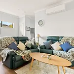 Bea\'S Cottage In Clontarf