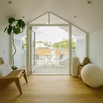 Spacious 4-Bedroom Manly Beach Apartment, Balcony, Bath & Fireplace, 2 Min To Beach