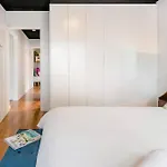 Renovated Retro Apartment Near Harbour Front Walks
