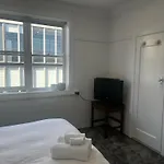 Modest Studio In Potts Point