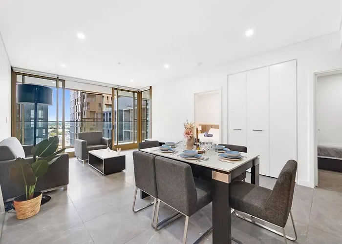 Sydney Olympic Park Modern 3 Bedroom With Pool & Free Parking