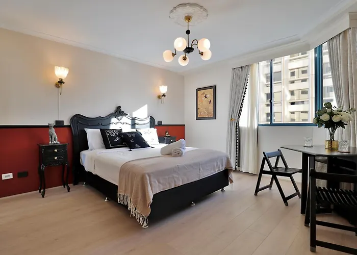Vintage Charm 3Br Abode - Views, Parking, Gym, Pool