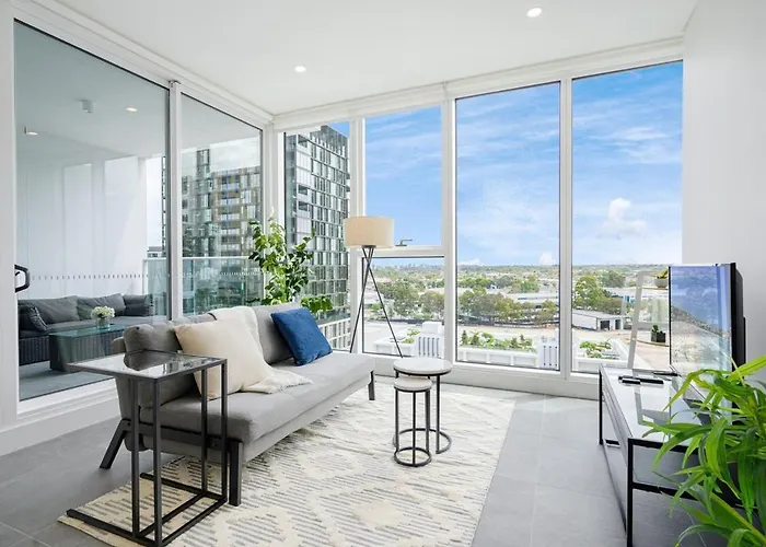 Olympic Park Modern Apt Near Train Shops With Pool