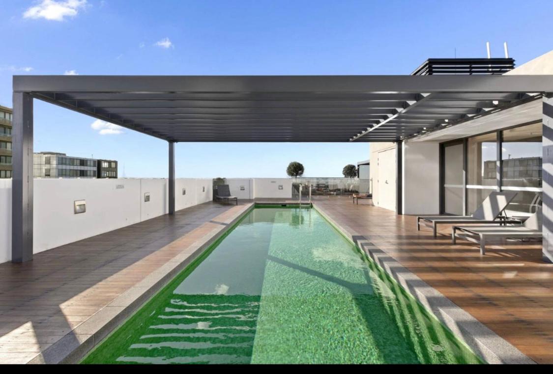 Modern Spacious Pad With Rooftop Pool And Gym Apartment Sydney