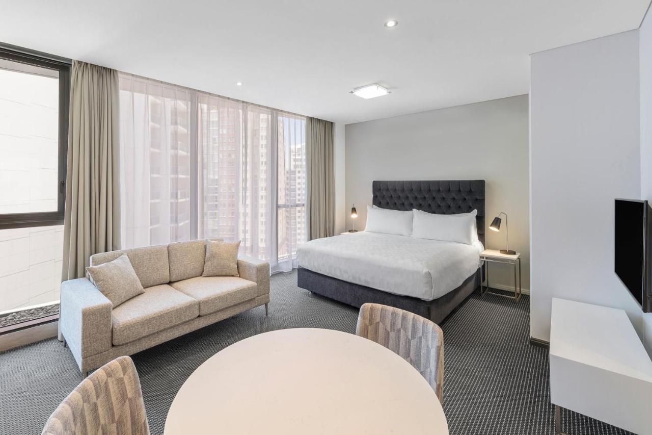 Meriton Campbell Street, Hotel