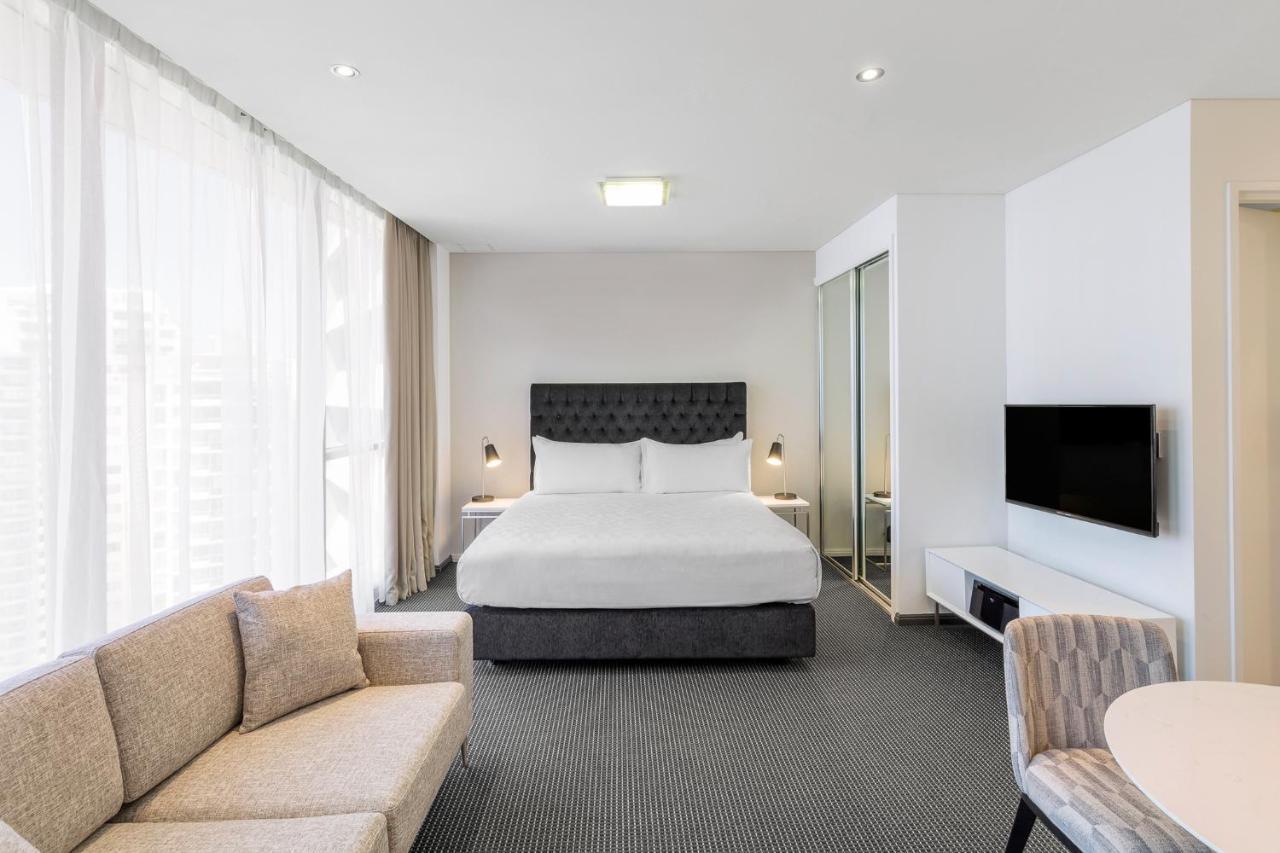 Meriton Campbell Street, Hotel