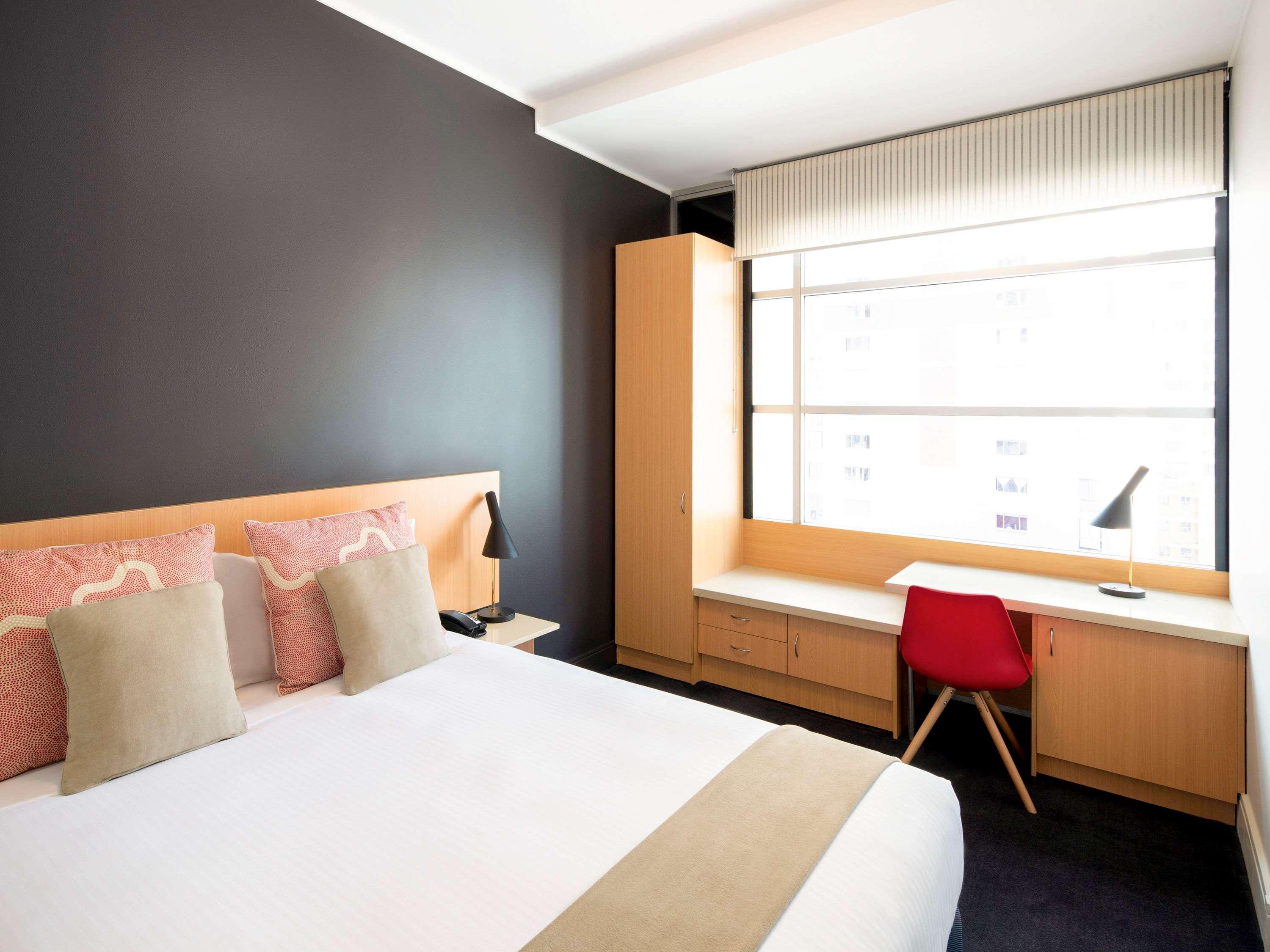 Hotel Ibis World Square