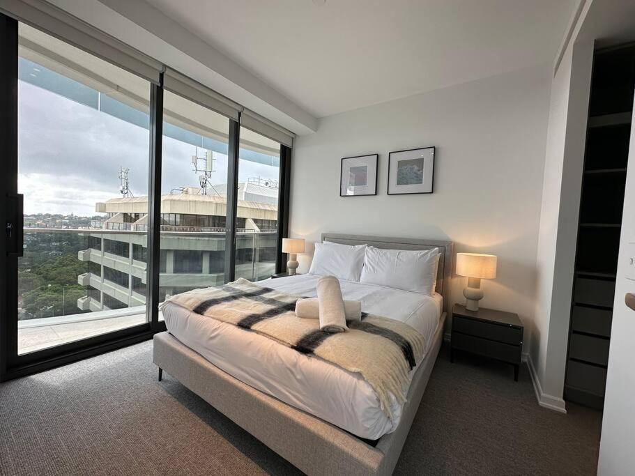 City View Designed In Bondi Junction Apartment