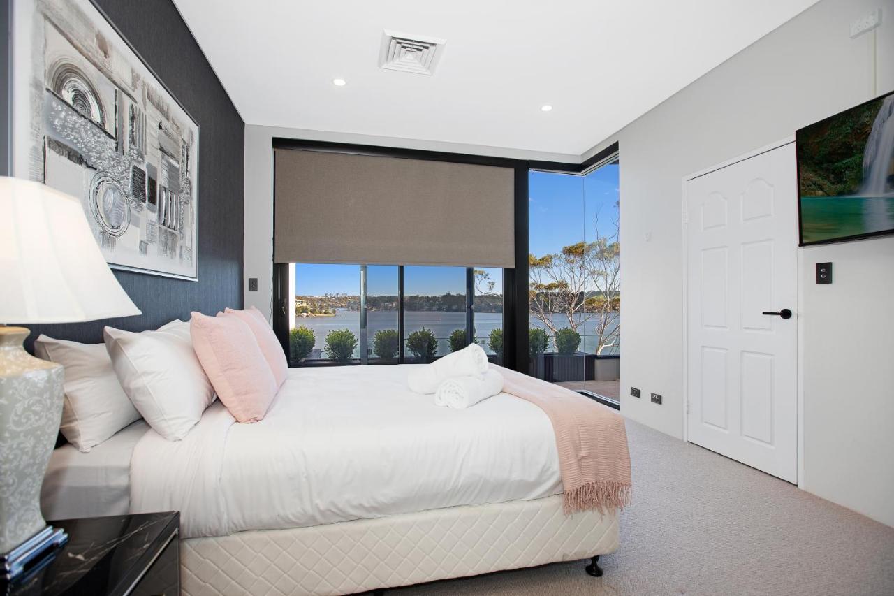 Holiday home Luxury Waterfront @ Kyle Bay 3 Bedroom Duplex *