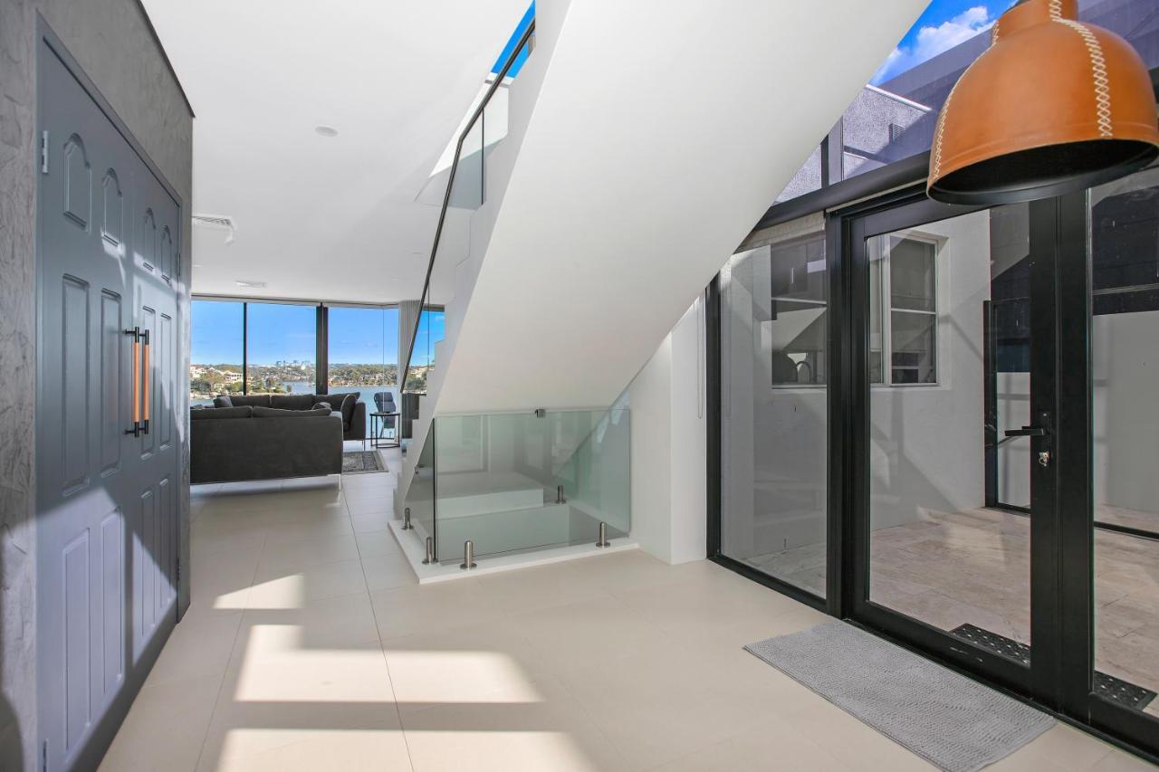 Luxury Waterfront @ Kyle Bay 3 Bedroom Duplex Holiday home Sydney