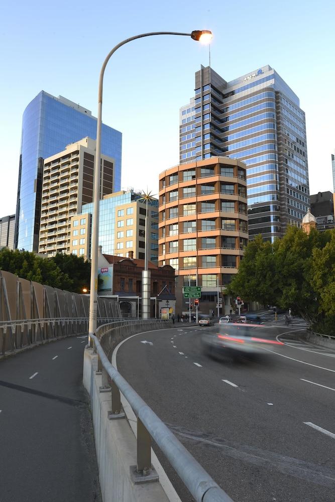 Metro On Darling Harbour 3*