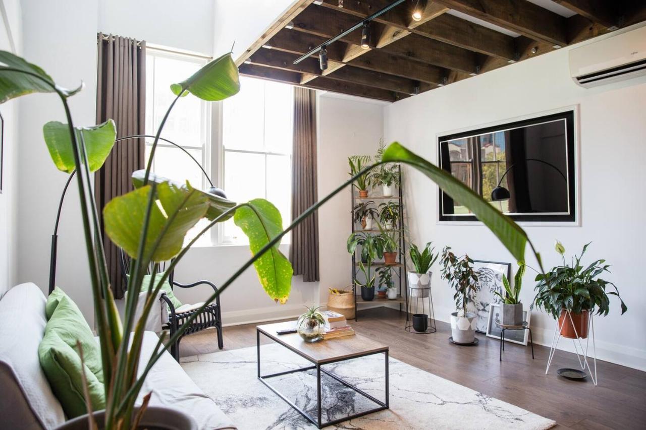 Apartment Loft-style Living - Sophisticated Urban Retreat