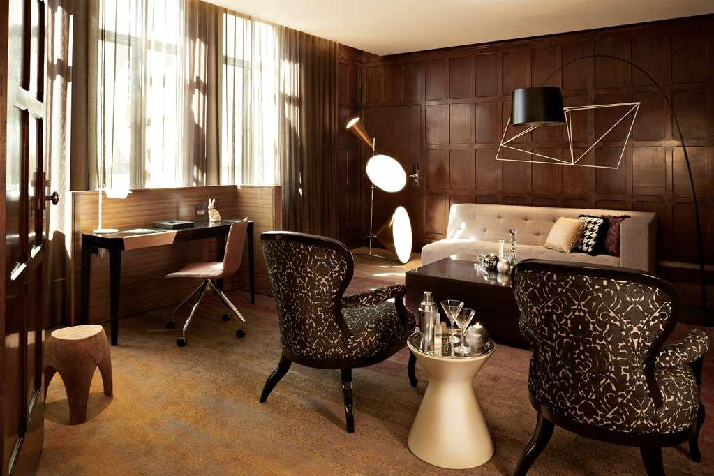 Hotel Qt Sydney
