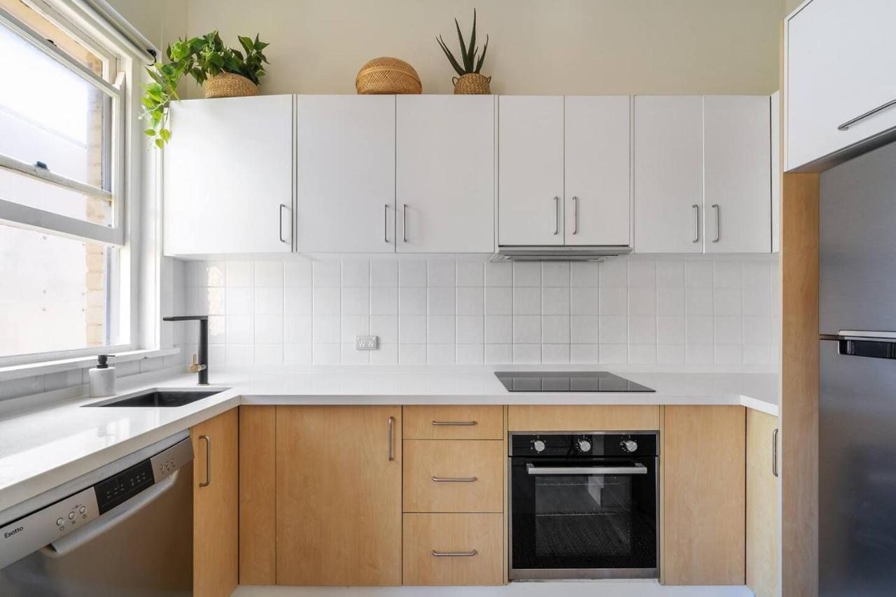 Relaxed Coogee Coastal Living With Ocean Views Apartment *